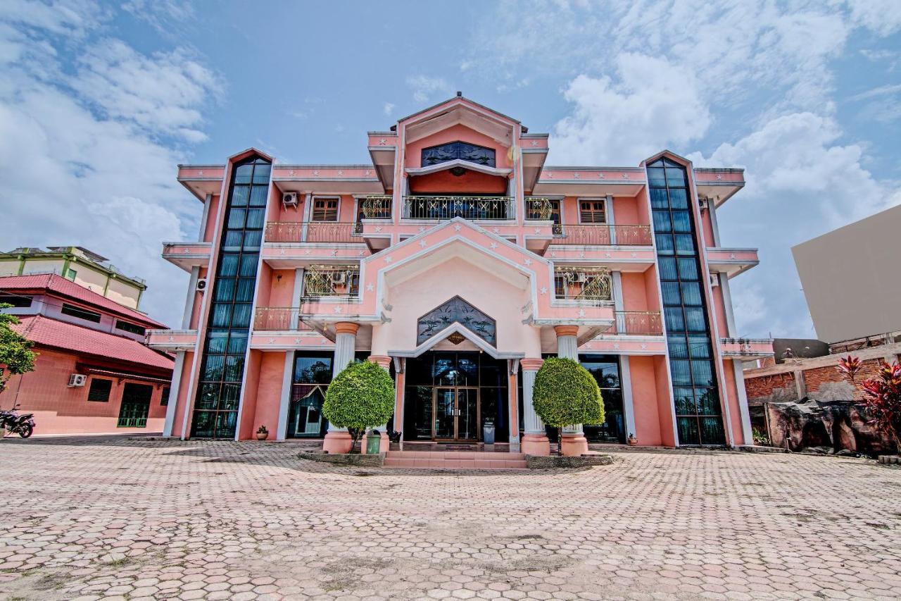 Oyo 92551 Netra Hotel Ujunbatu Exteriör bild