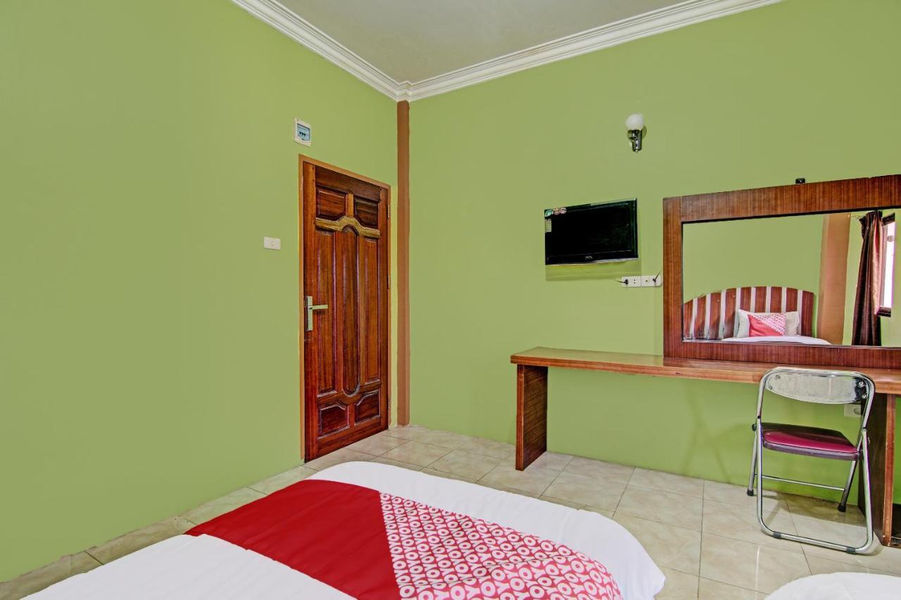 Oyo 92551 Netra Hotel Ujunbatu Exteriör bild