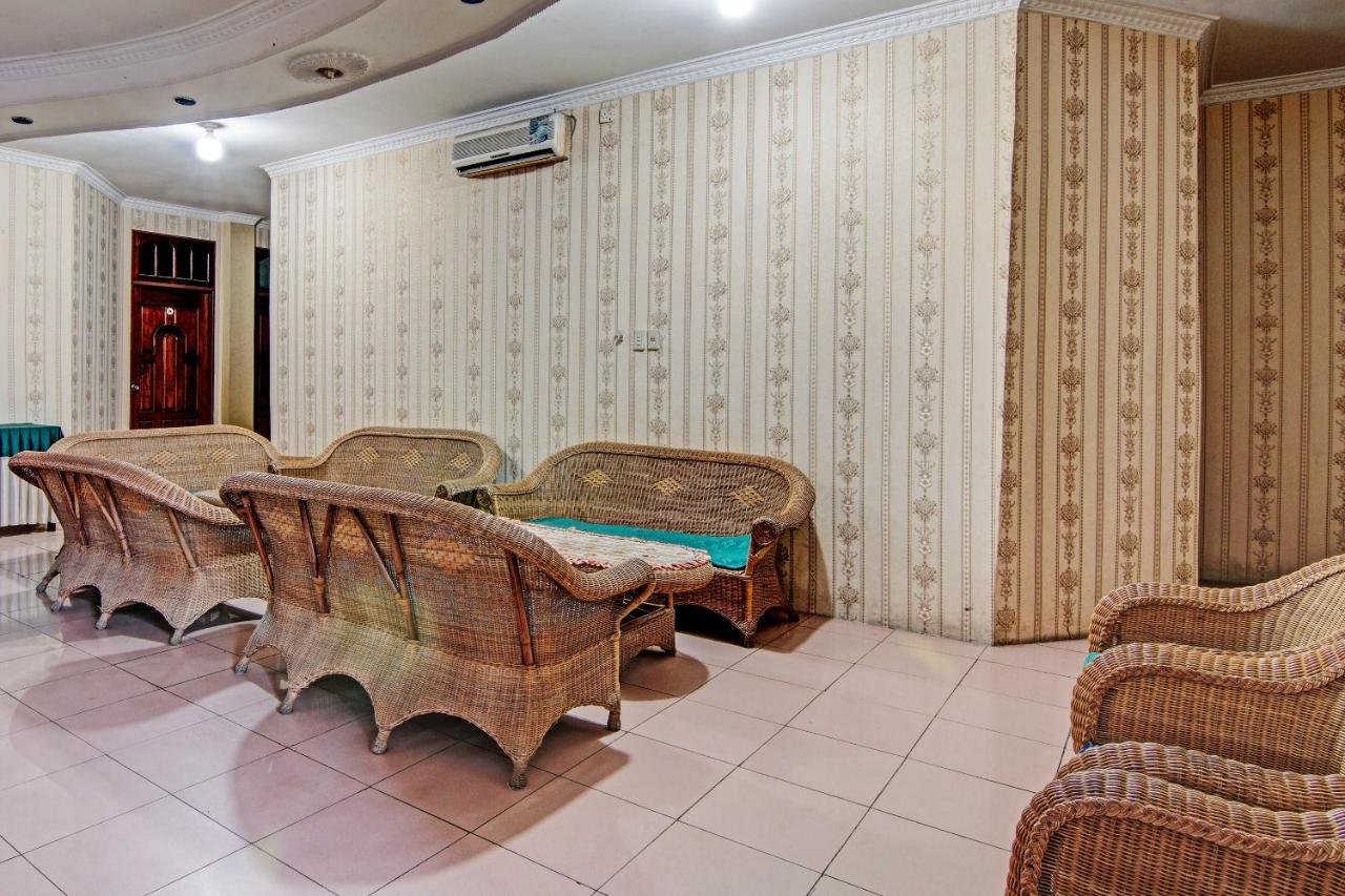 Oyo 92551 Netra Hotel Ujunbatu Exteriör bild