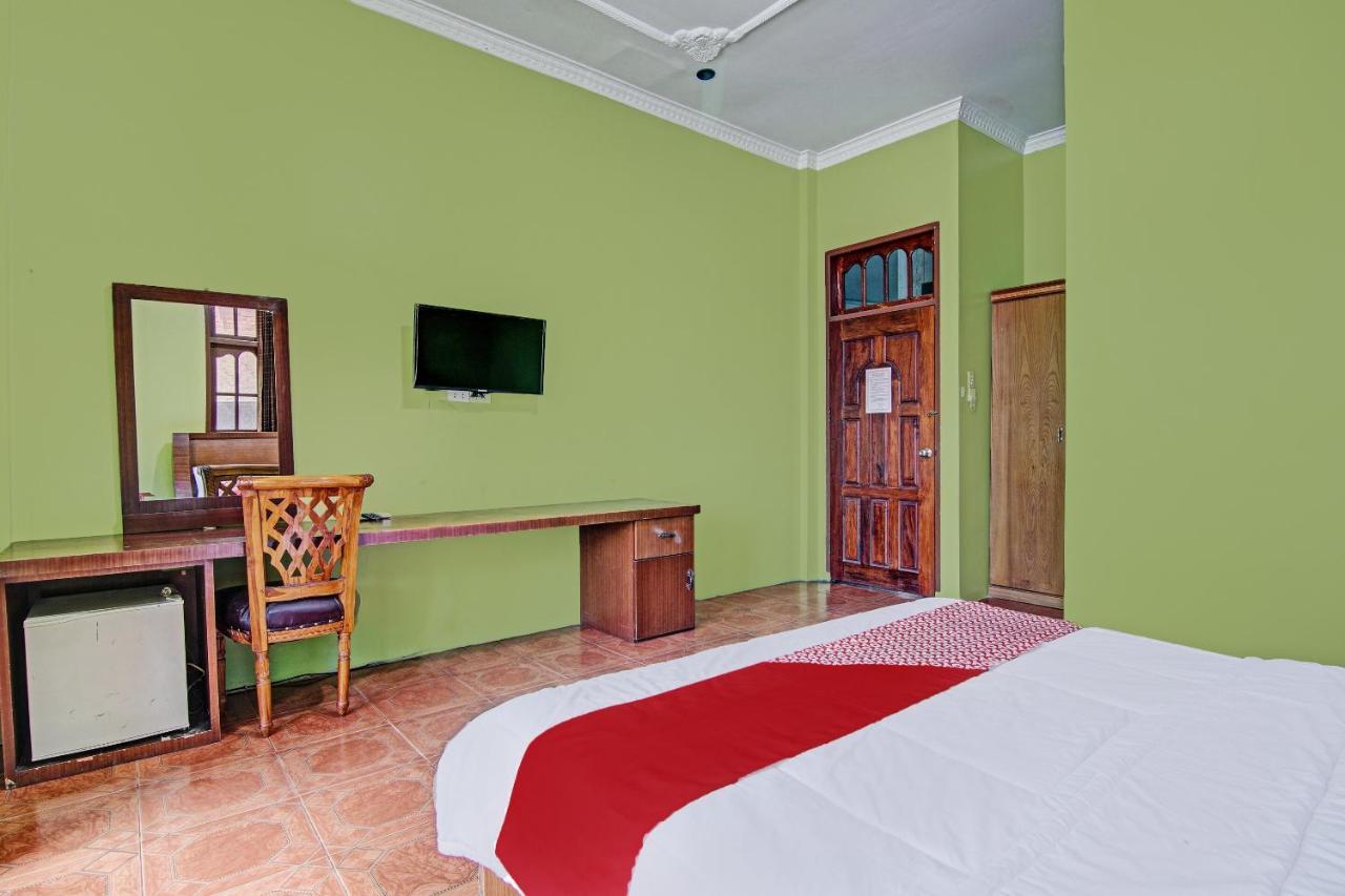 Oyo 92551 Netra Hotel Ujunbatu Exteriör bild