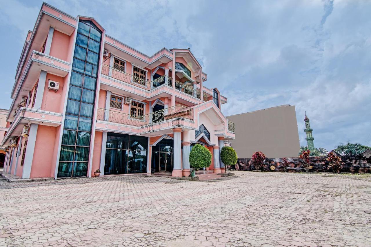 Oyo 92551 Netra Hotel Ujunbatu Exteriör bild