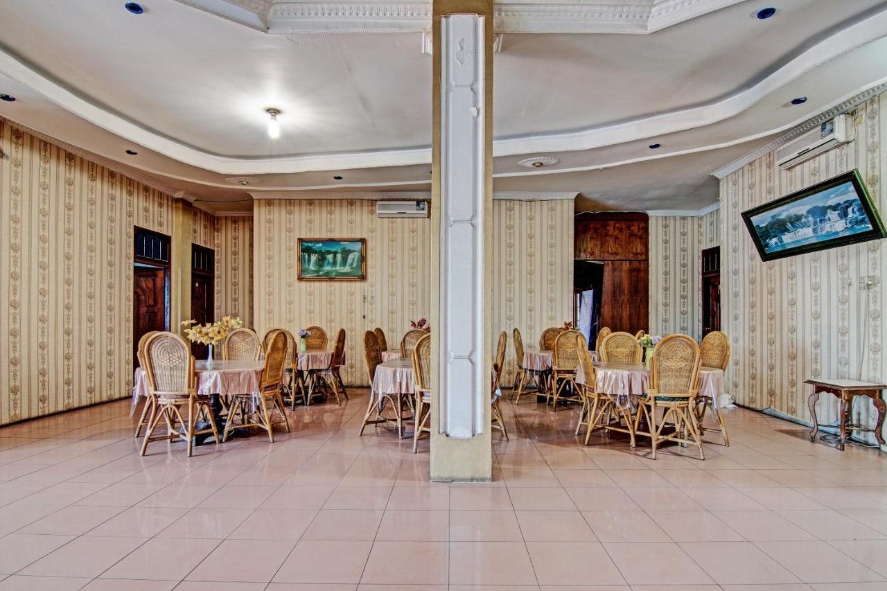 Oyo 92551 Netra Hotel Ujunbatu Exteriör bild