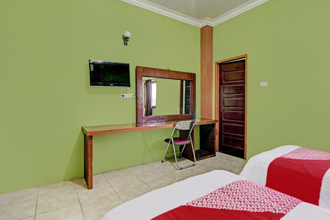 Oyo 92551 Netra Hotel Ujunbatu Exteriör bild