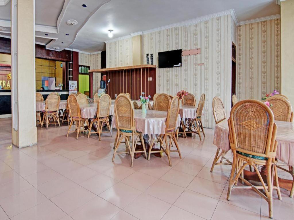 Oyo 92551 Netra Hotel Ujunbatu Exteriör bild